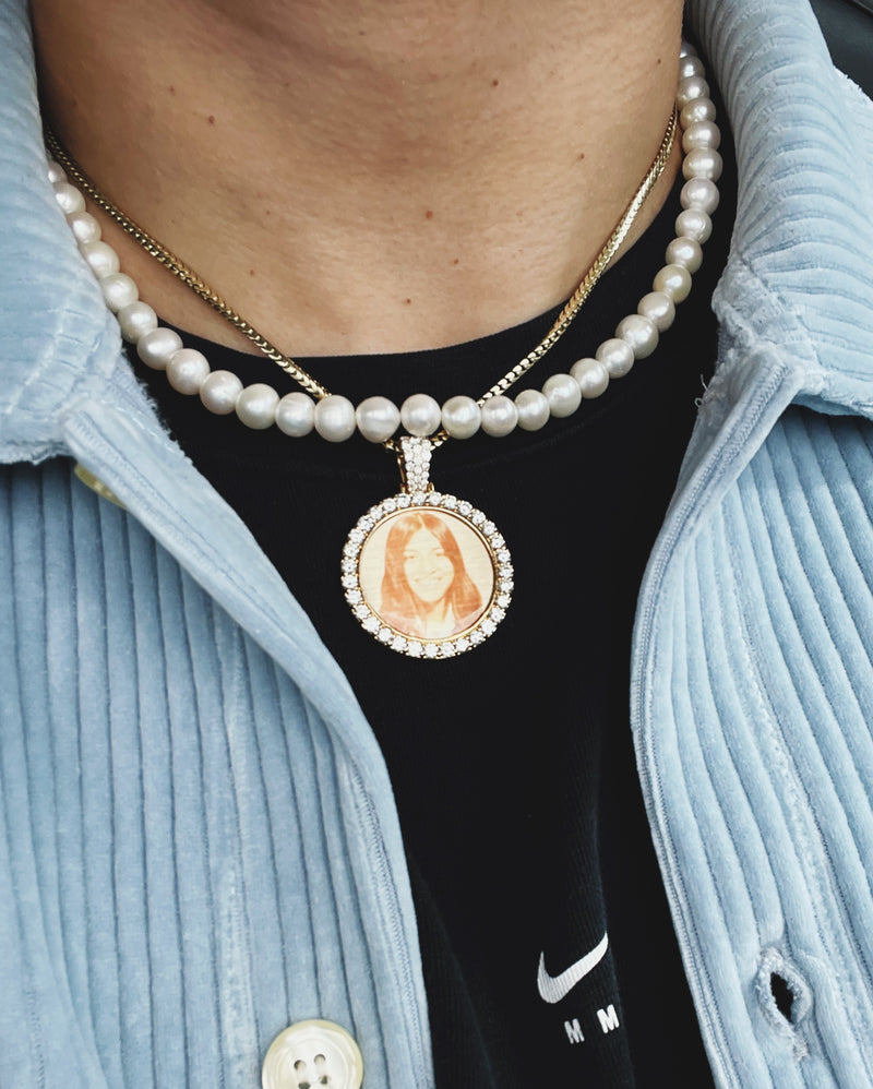 THE PEARL NECKLACE